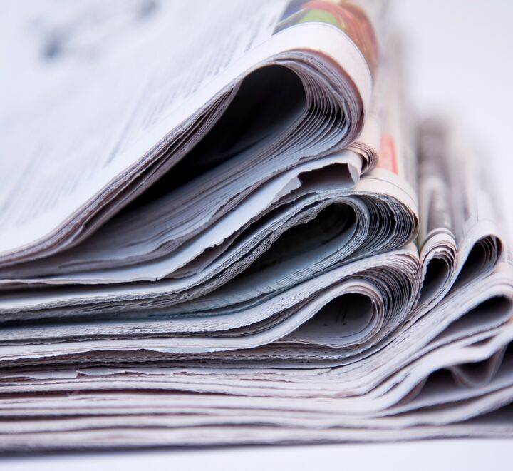 Avisbransjen sliter som følge av annonsefall under koroakrisen, og det er de minste avisene som har det verst, skriver førsteamanuensis Erik Wilberg.