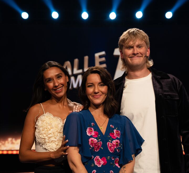 Programleder-trioen Selma, Selda og Karsten i NRK-suksessen "Alle mot 1". Foto: Jørgen Opaker / Nordisk Banijay
