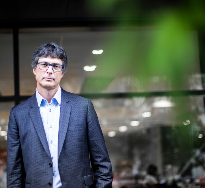 SLØSING: Problemet er verken vekst, kapitalisme eller stat i seg selv, men ressurssløsing. Som når vi river høybygg for å sette opp et nytt med høyt energiforbruk og nye byggematerialer av stål og betong, skriver Per Espen Stoknes (bildet).