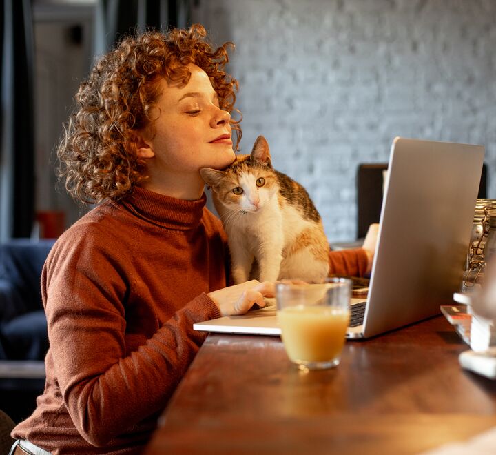 En trend er at stadig flere medarbeidere ikke bare vil ønske, men også kreve muligheter til å jobbe «virtuelt», som fra hjemmekontor. (Foto: Sanjeri)