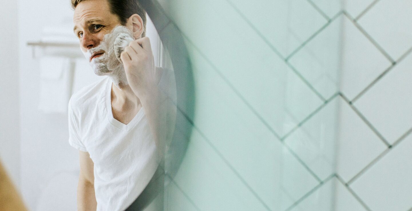 Gillette ønsker at du skal barbere deg frem til den beste du kan bli. Det er skivebom, mener Adrian Peretz og Lars Olsen. (Foto: Patrick Coddou on Unsplash)