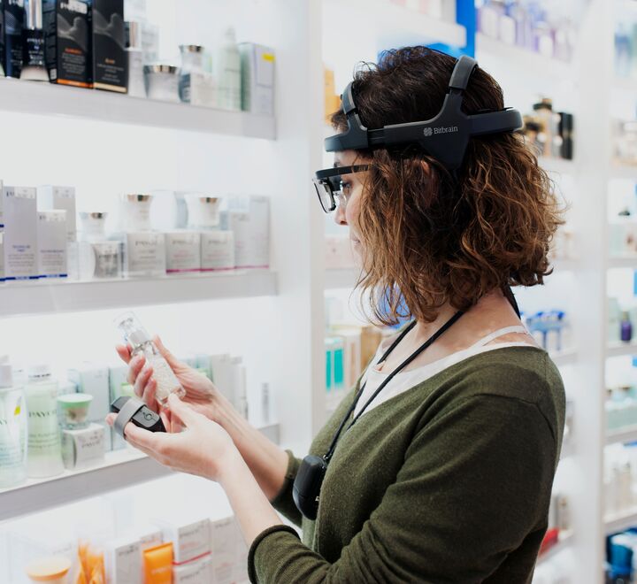 Headset kan måle øyebevelgelser og hjerneaktivitet