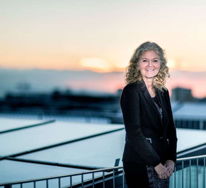 Politikere og Politidirektoratet må prioritere tydeligere hvilke områder politiet skal bruke tid og ressurser på, skriver Cathrine Filstad (bildet) og Tom Karp.