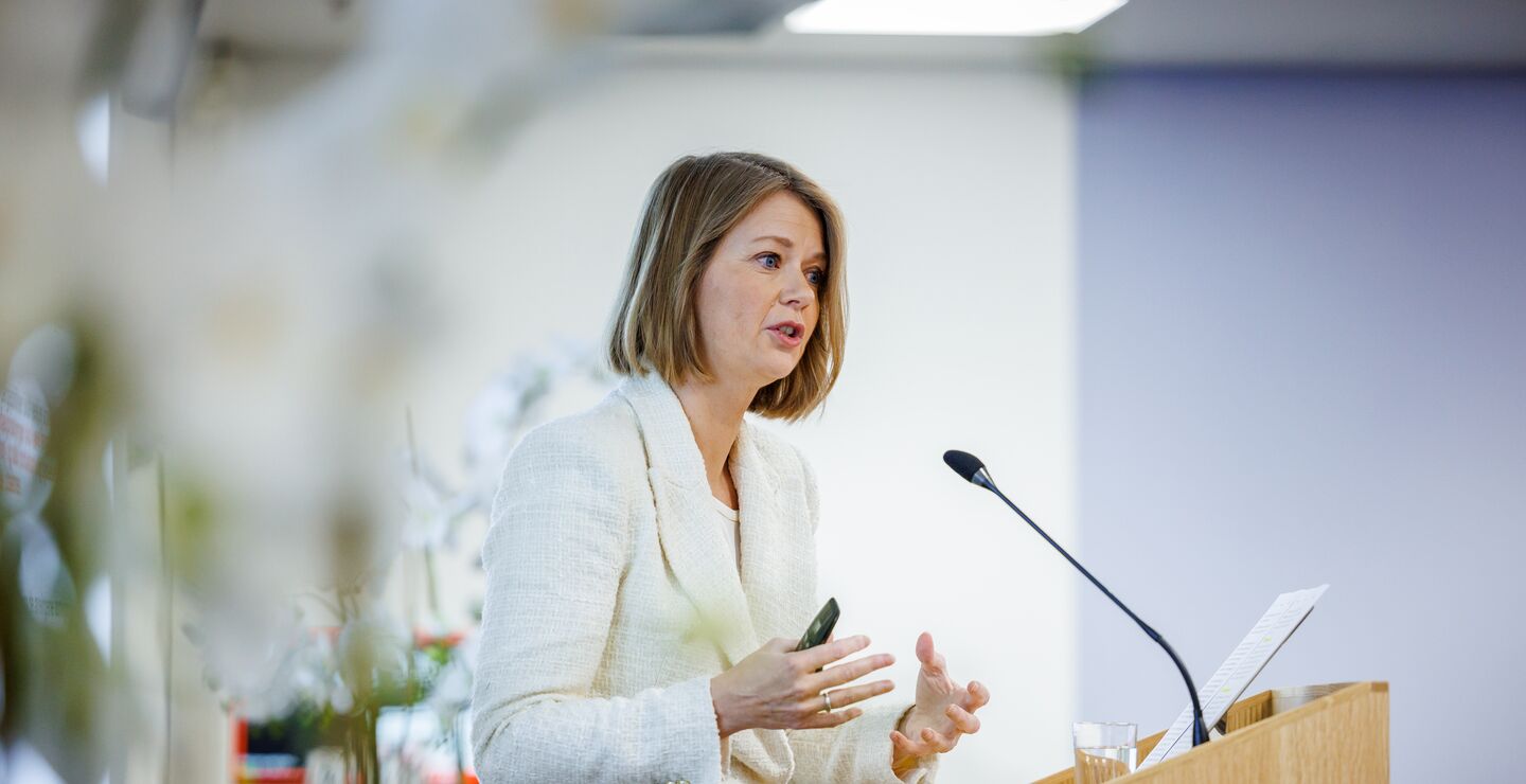 Sentralbanksjef Ida Wolden Bach under et besøk på BI i 2022