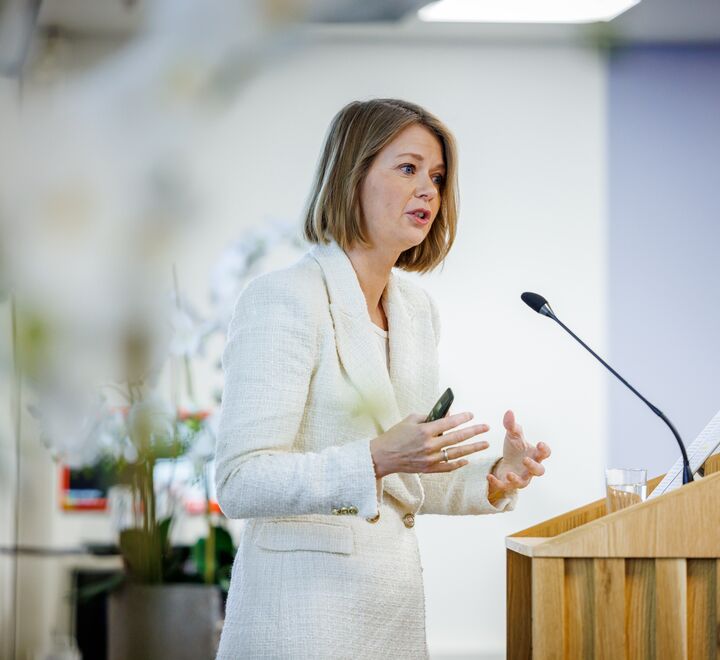 Sentralbanksjef Ida Wolden Bach under et besøk på BI i 2022