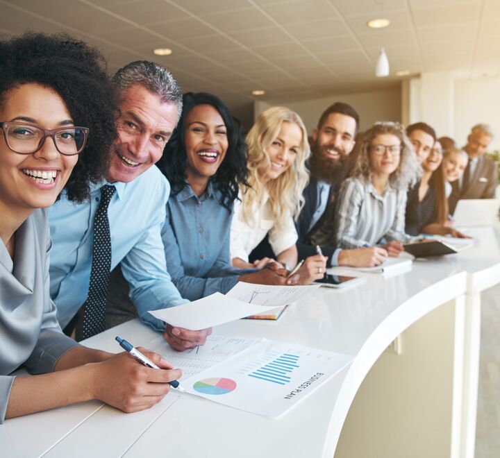 Bilde av business mennesker på en rekke.