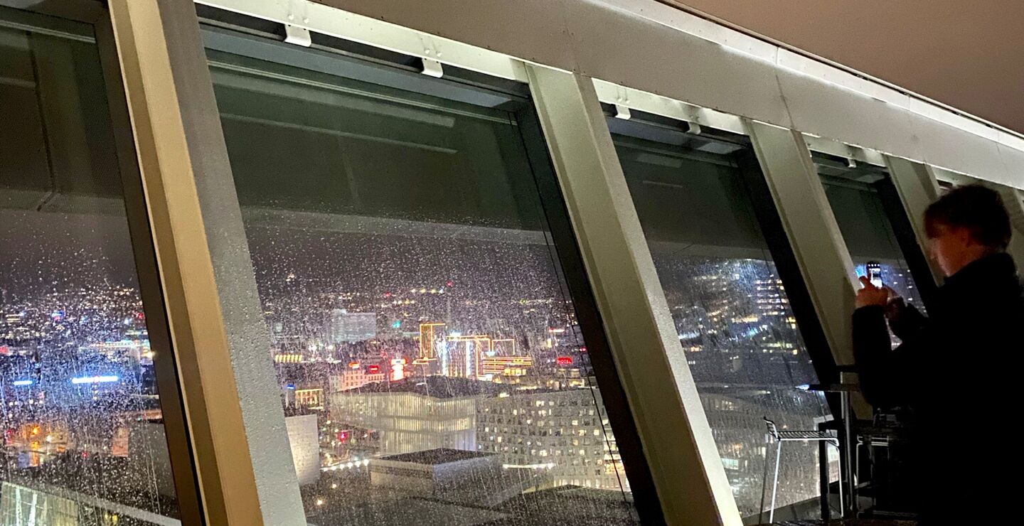 Utsikt på kranen bar