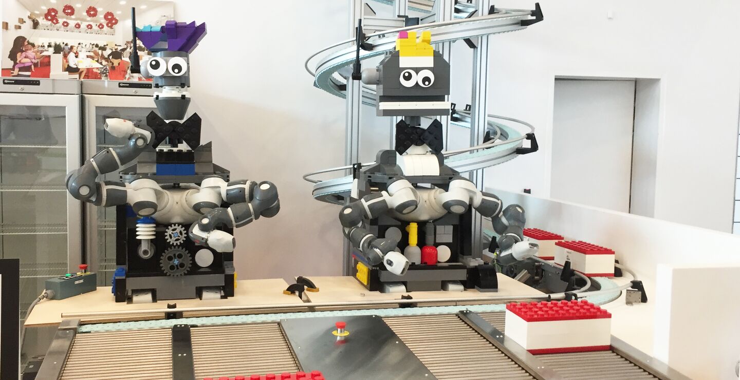 Picture of LEGO® House restaurant robots in MINI CHEF