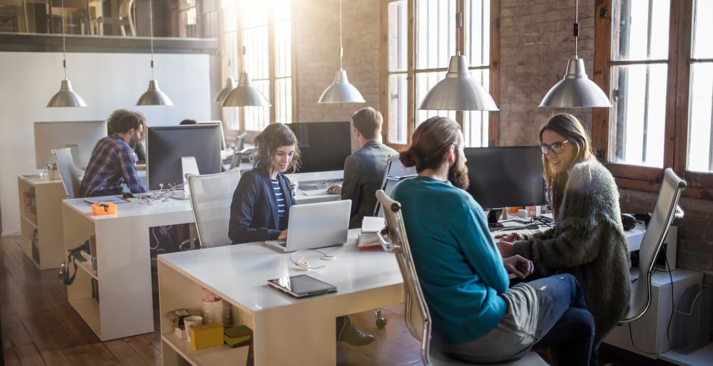 Fleksibel arbeidstid, fleksible kontorløsninger og midlertidige prosjektteam blir stadig mer vanlig. (Foto: Fleksibel arbeidstid, fleksible kontorløsninger og midlertidige prosjektteam blir stadig mer vanlig. (Foto:Fleksibel arbeidstid, fleksible kontorløsninger og midlertidige prosjektteam blir stadig mer vanlig. (Foto: Xavierarnau)