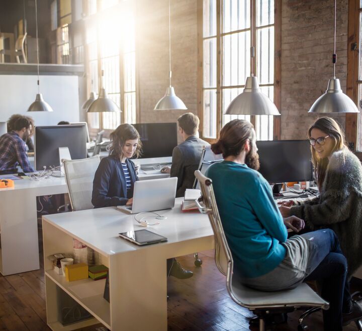 Fleksibel arbeidstid, fleksible kontorløsninger og midlertidige prosjektteam blir stadig mer vanlig. (Foto: Fleksibel arbeidstid, fleksible kontorløsninger og midlertidige prosjektteam blir stadig mer vanlig. (Foto:Fleksibel arbeidstid, fleksible kontorløsninger og midlertidige prosjektteam blir stadig mer vanlig. (Foto: Xavierarnau)