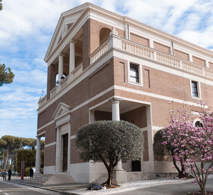Main student entrance of Villa Heritz at Luiss