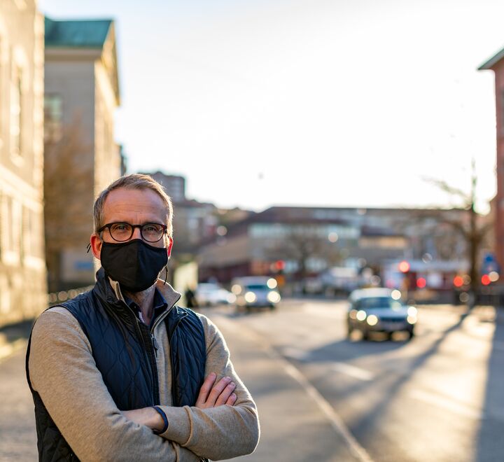 Det finnes sterke og naturlige drivkrefter som skaper høyst ulike reaksjoner på myndighetenes anbefalinger.