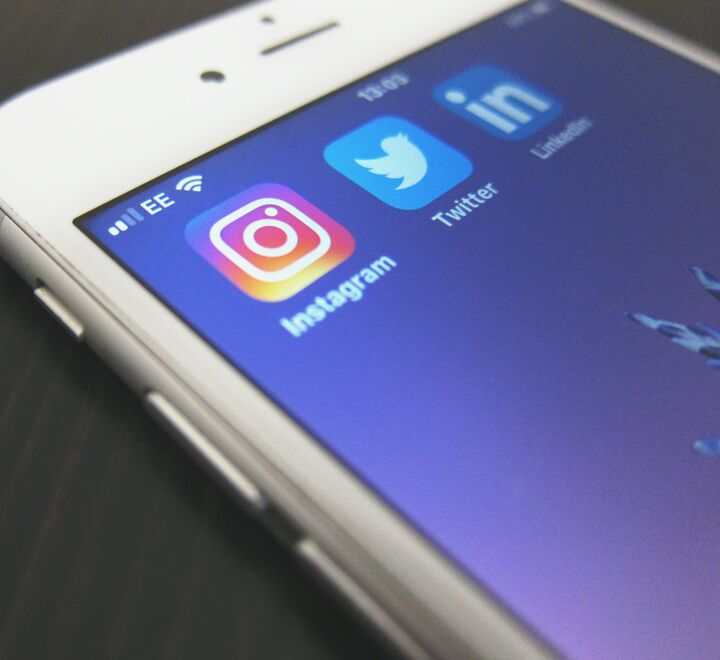 Fremtidens forretningsmodeller er ofte muliggjort av ny teknologi og plattformer som Instagram og LinkedIn.