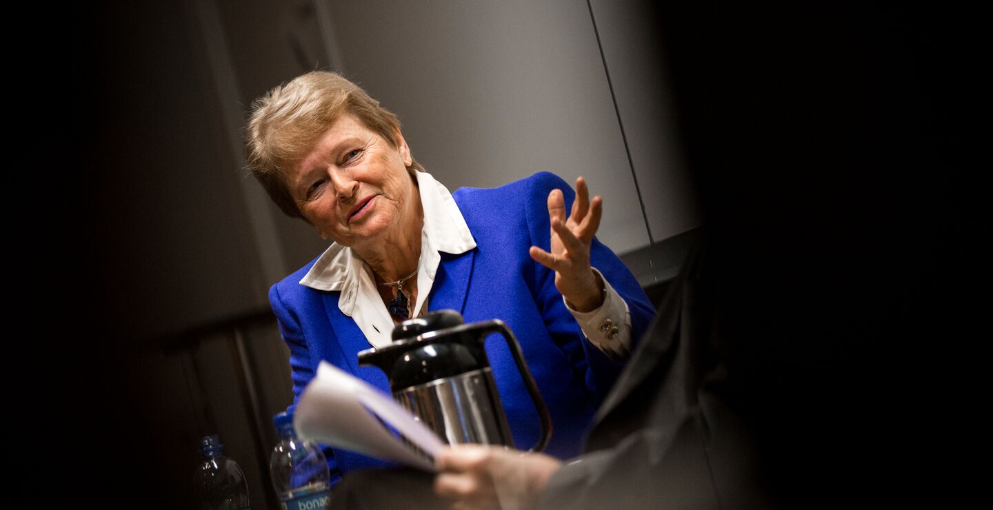 Tidligere statsminister Gro Harlem Brundtland manøvrerte i flere år statlige bedrifter i krise. Hun bør hviske noe i øret til Jonas Gahr Støre. (Foto: Fra da hun gjestet Åpent Forum på BI med Gudmund Hernes i 2016).