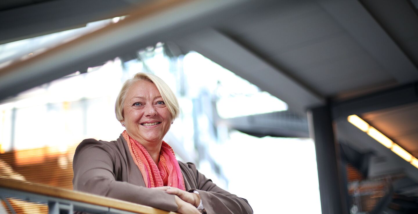 Professor Ragnhild Kvålshaugen (bildet) belyser hva som kreves av ledere for å skape produktivt samarbeid på tvers organisasjonsgrenser.