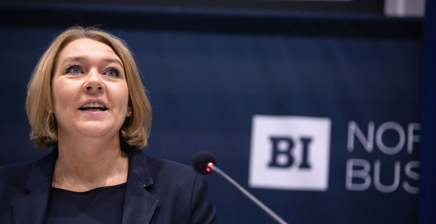 Line Lervik-Olsen (bildet) skriver om hvordan vinnerbedriftene går frem for å skape en kundeorientert kultur.