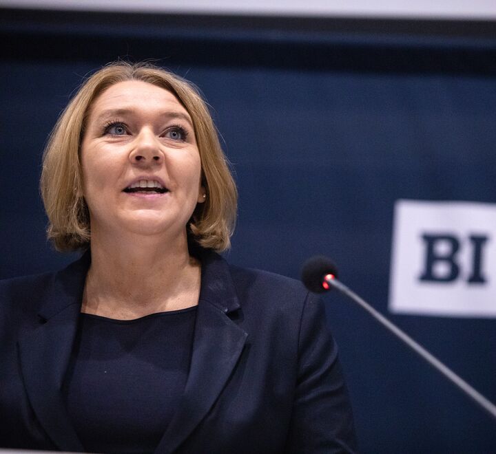 Line Lervik-Olsen (bildet) skriver om hvordan vinnerbedriftene går frem for å skape en kundeorientert kultur.