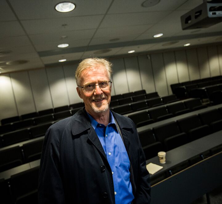 Elitene har tapt kontrollen over fortellingen, skriver Gudmund Hernes (bildet), som ser spøkelser rundt seg.