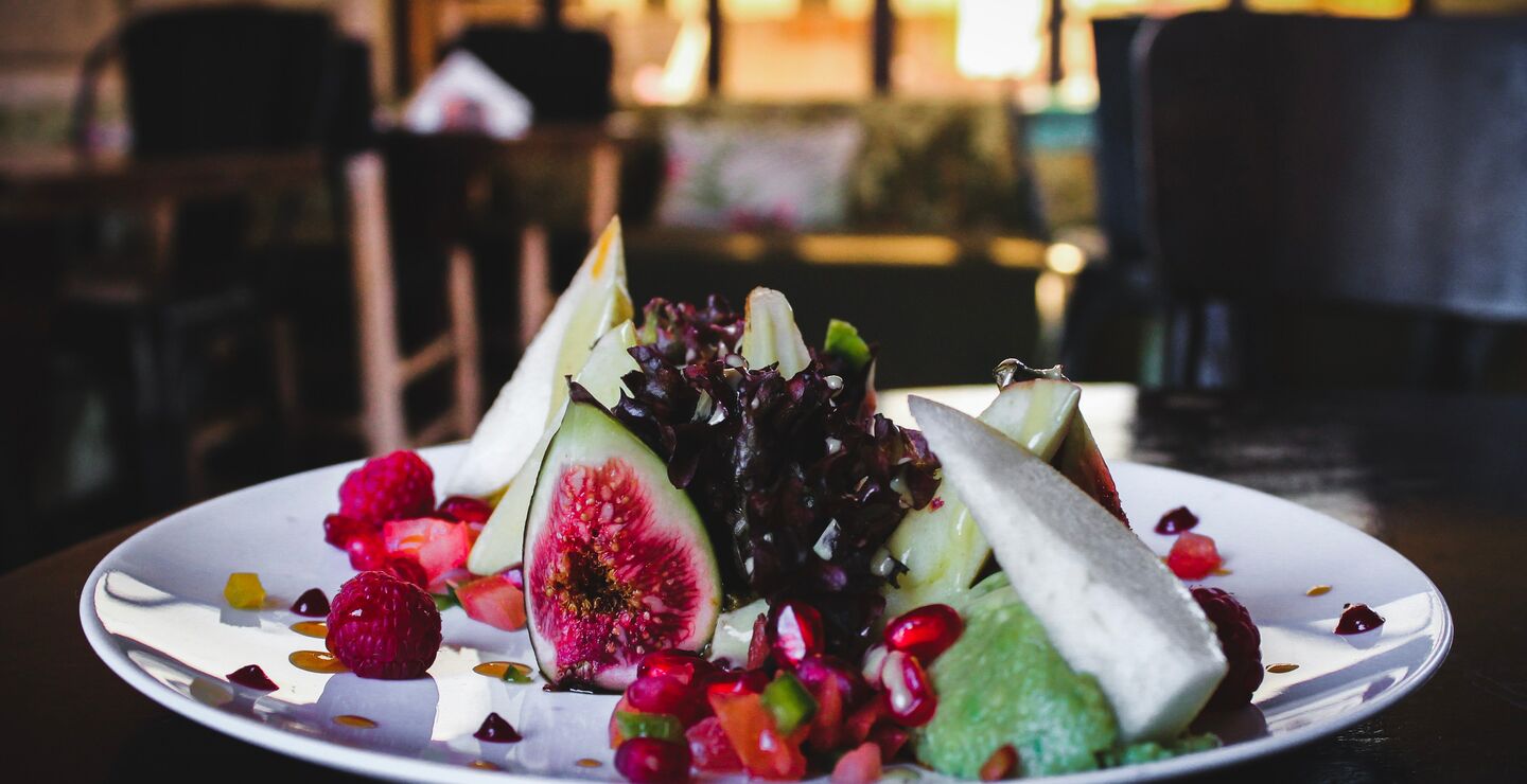 Chefs seems to be more aware of the importance of stimulating all the senses when creating unique consumer experiences than marketers. Illustrationohoto: Louis Hansel on Unsplash