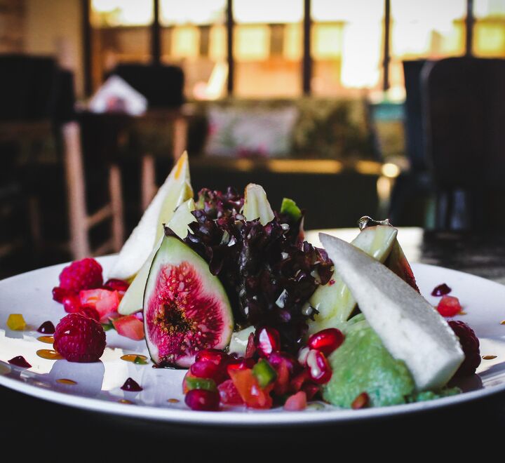 Chefs seems to be more aware of the importance of stimulating all the senses when creating unique consumer experiences than marketers. Illustrationohoto: Louis Hansel on Unsplash