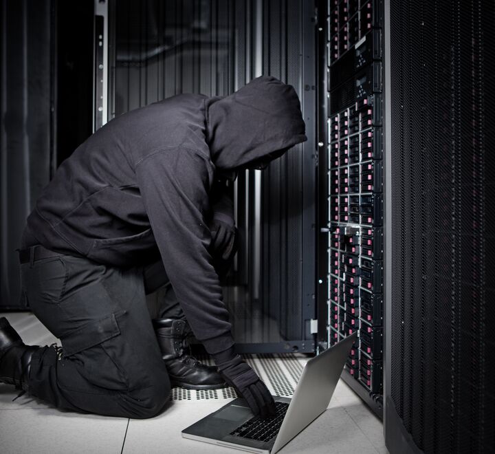 Terror er ikke den eneste faren som truer norske selskaper, advarer professor Nick Sitter (illustrasjonsfoto).