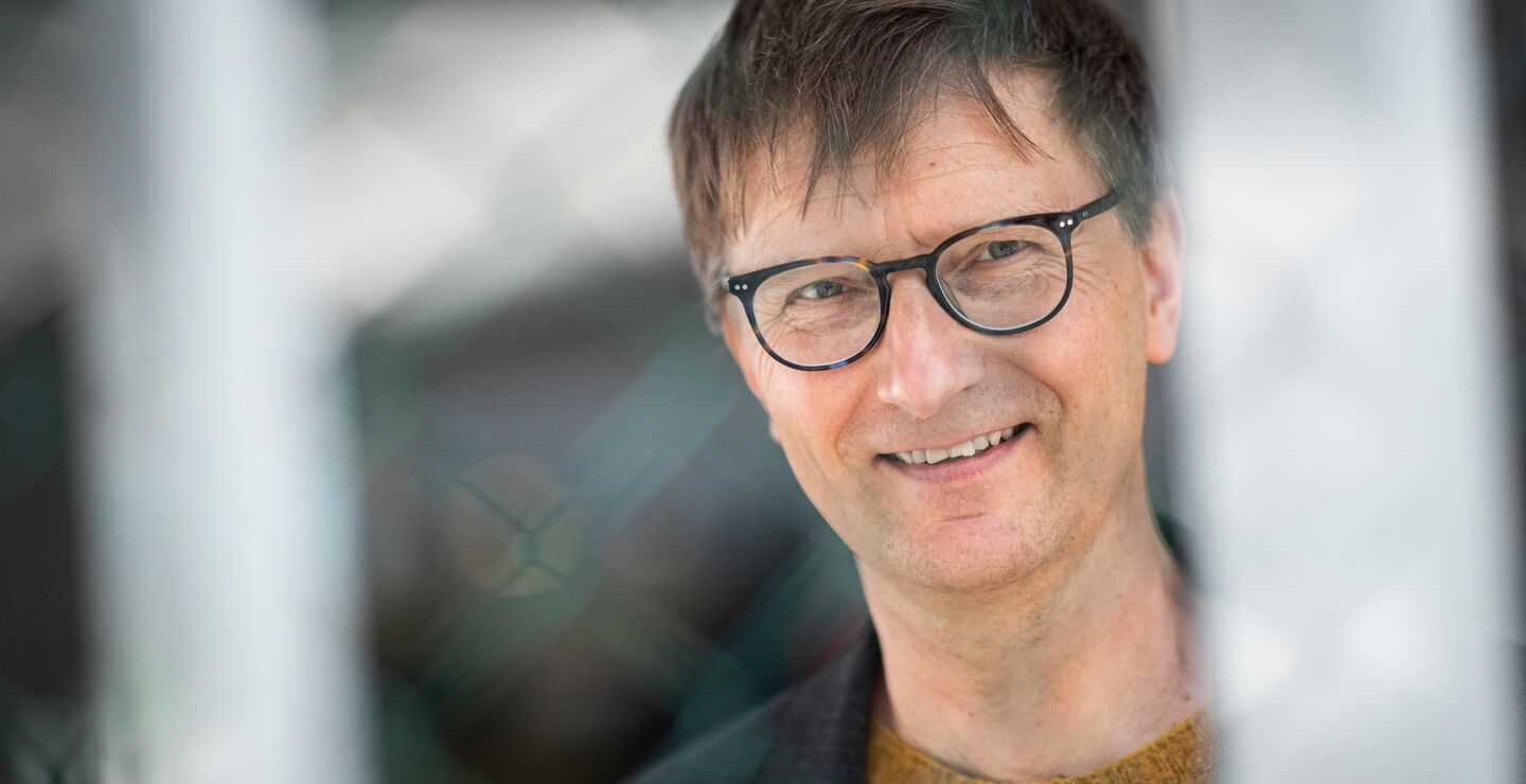 Hjemmekontoret har gjort at det skal lite til for å terge og bedrøve oss, skriver Øyvind Kvalnes. (Foto: Magnet.me on Unsplash)