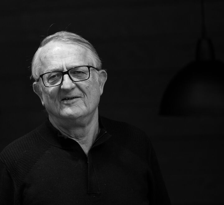 La oss ha som mål å halvere utslippene av CO2 per nordmann fra 10 tonn i dag til 5 tonn i 2030, oppfordrer Arne Jon Isachsen (bildet). Han skisserer hvordan vi kan få det til på en effektiv og rettferdig måte.