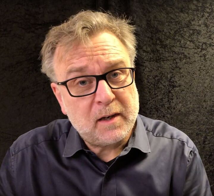 Espen Andersen (bildet) gir deg 5 tips til hvordan du legger opp videokonferanser eller undervisningsvideoer.