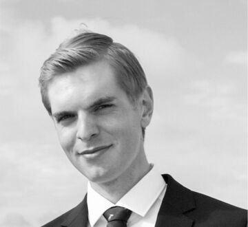 Portrett av Berge Bakken i svart-hvitt