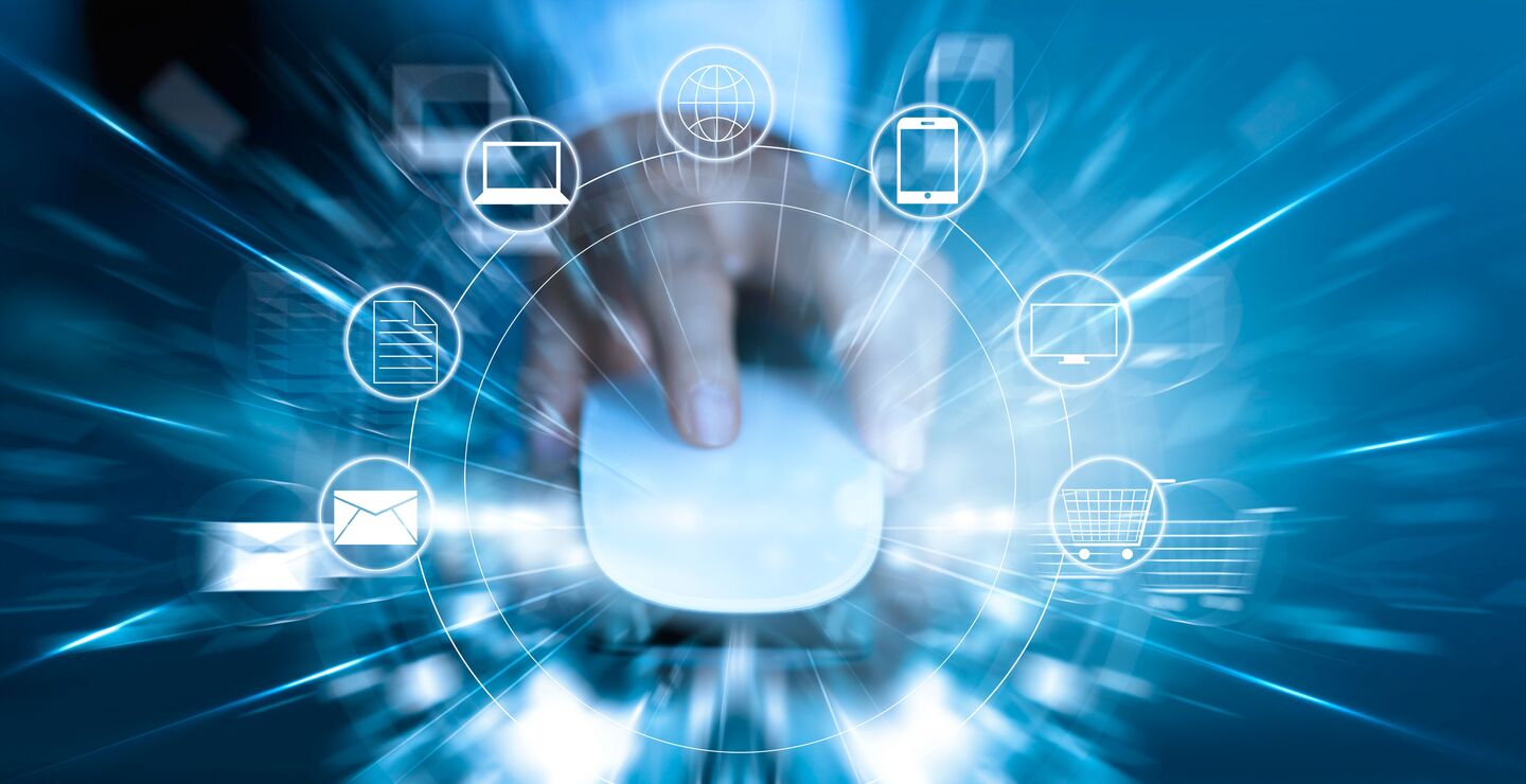 Handel er nemlig den ultimate teknologi, for den kan omdanne grantrær til PC-er (illustrasjonsfoto).