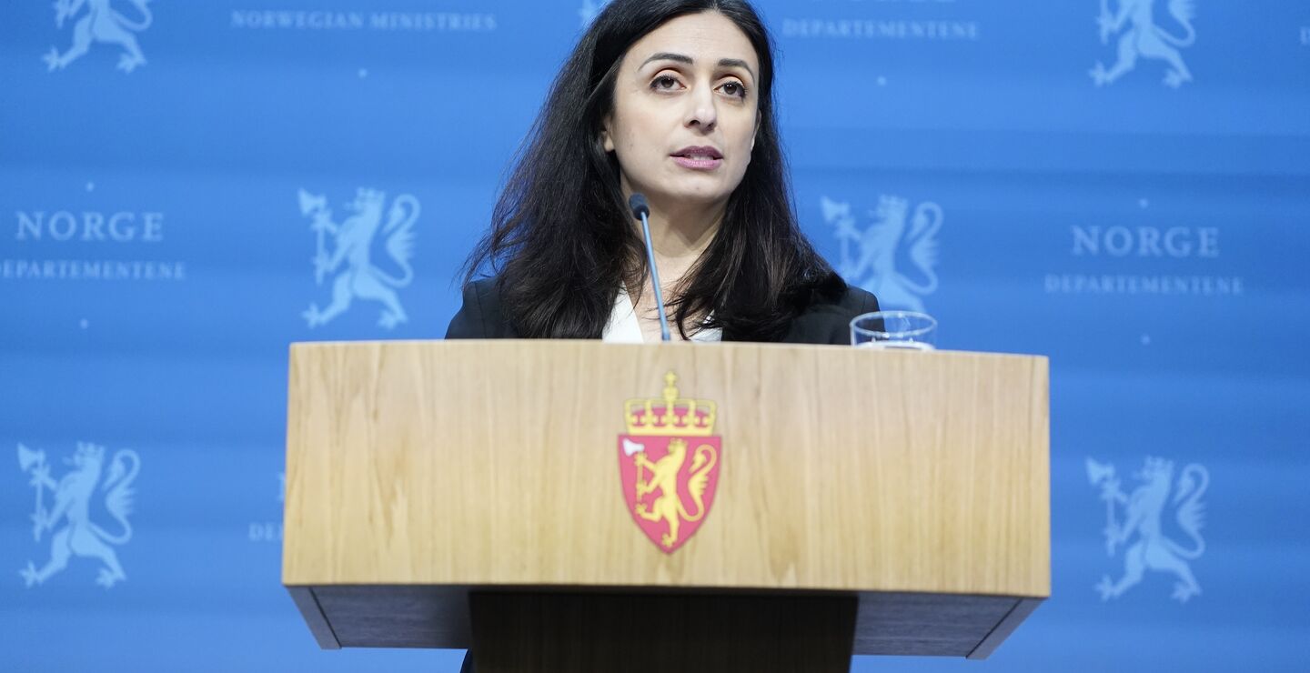  Bilde av Hadia Tajik da hun måtte gå av som arbeids- og inkluderingsminister i sammenheng med pendlerboligsaken (Foto: Håkon Mosvold Larsen/NTB).