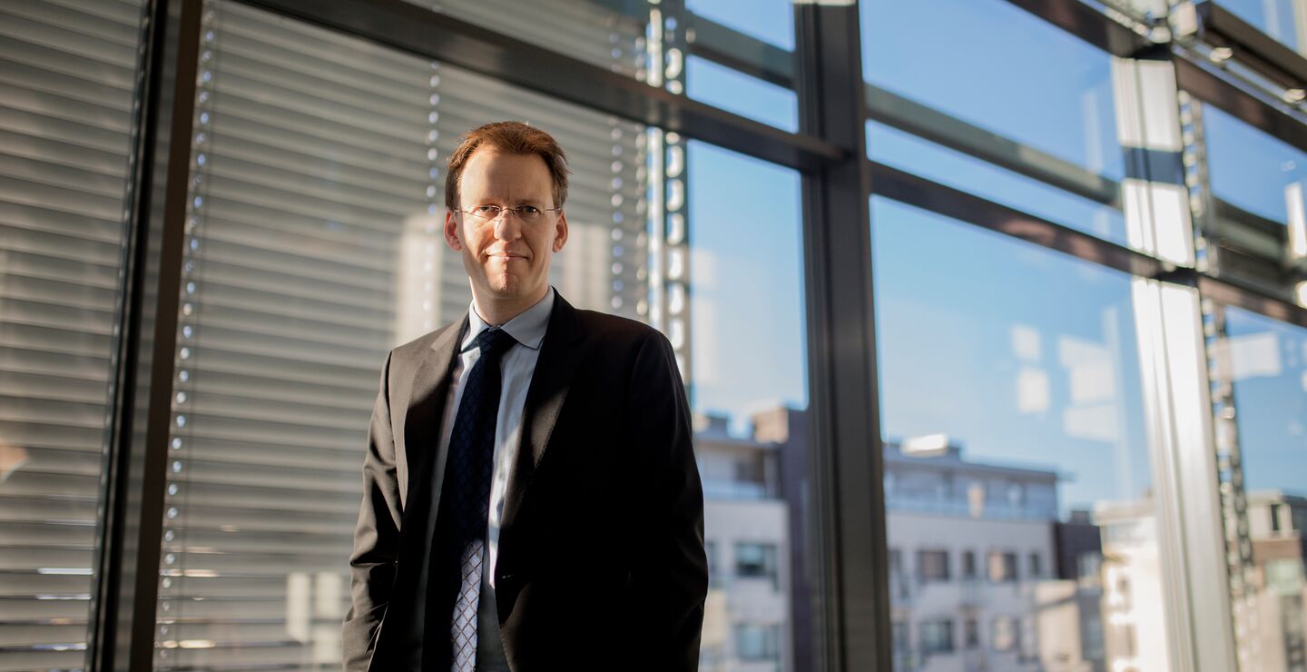 Jon Bingen Sande gjør nyskapende forskning om anskaffelser i helsevesenet.