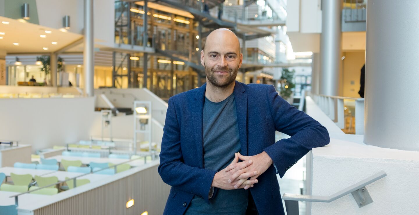 Det skal ikke mye til før Norges Bank kan bli tvunget til å snu, skriver førsteamanuensis Leif Anders Thorsrud (bildet).