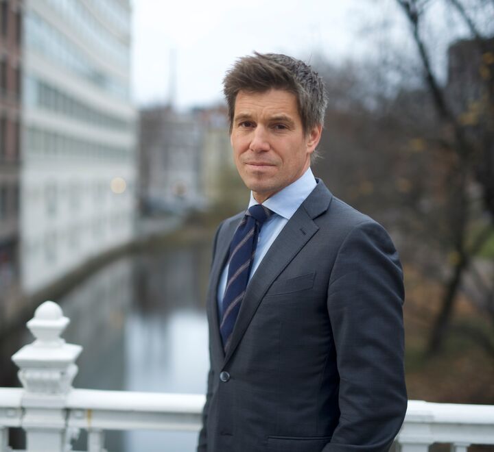 Det er minst to grunner til at en god forståelse for indeksfond kan gjøre de fleste sparere til bedre investorer, mener Espen Henriksen (bildet).  (Foto: C F Wesenberg).