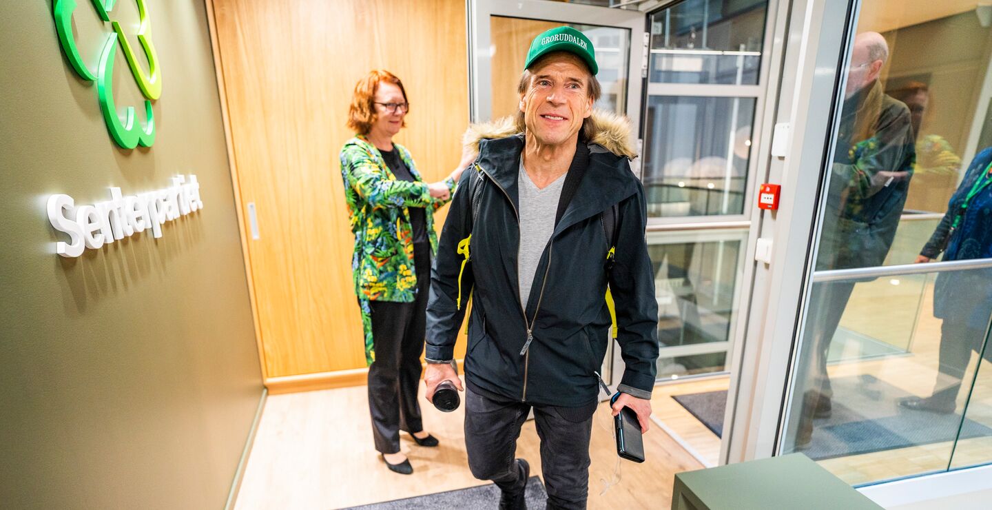 Jan Bøhler, som i høst meldte overgang fra Arbeiderpartiet til Senterpartiet, er utypisk. Partibytte gir vanligvis svært dårlig uttelling i det politiske stigespillet, skriver artikkelforfatteren. (Foto: Håkon Mosvold Larsen / NTB)