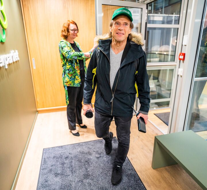 Jan Bøhler, som i høst meldte overgang fra Arbeiderpartiet til Senterpartiet, er utypisk. Partibytte gir vanligvis svært dårlig uttelling i det politiske stigespillet, skriver artikkelforfatteren. (Foto: Håkon Mosvold Larsen / NTB)