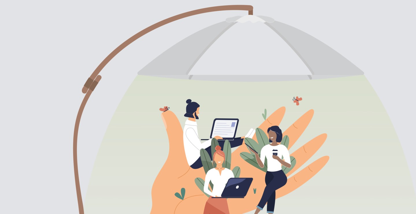 Illustrasjon av en dresskledd hånd som holder tre glade medarbeidere under en parasoll
