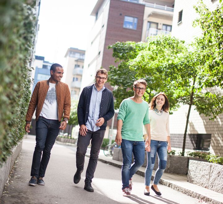 Studenter går i Nydalen