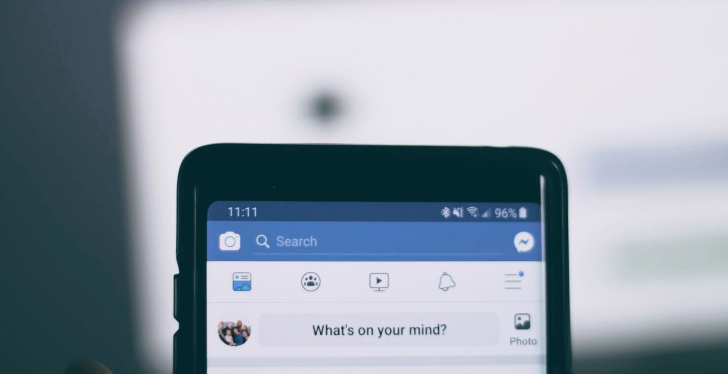- Ethvert stort, komplisert system som virker, startet som et lite, enkelt system som virket, sa  John Gall, Systemantics. Slik som Facebook (bildet).