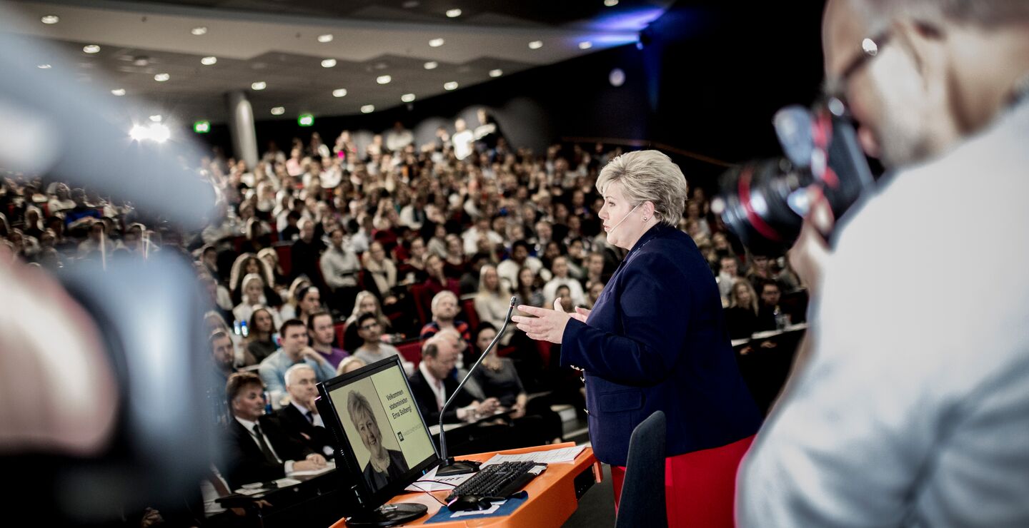 Erna Solbergs (bildet) største seier kan være begynnelsen på slutten, der småpartiene taper både makten og æren mens hun selv står uten flertall – ikke engang av minoriteter, sier Gudmund Hernes.