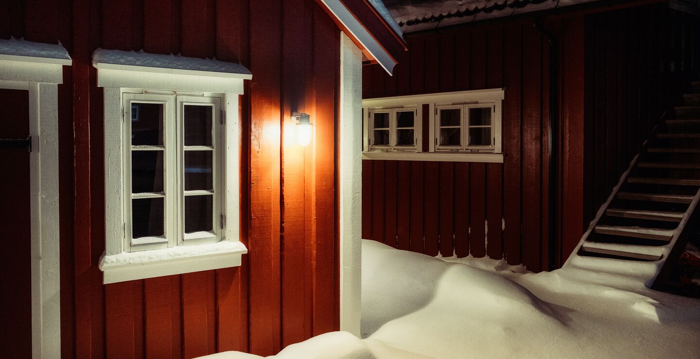 Gir en regjering et forhåndsvarsel om arveavgift fra neste årsskifte, vil det under mange juletrær ikke ligge slips, bøker og leker, men familieboliger, landsteder, bankkonti og aksjefond, skriver Ole Gjems-Onstad. (Foto: Rick Jones, Unsplash.com)