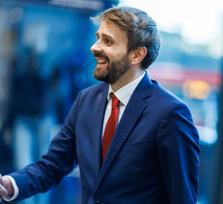 Helseminister Jan Christian Vestre under et tidligere besøk til BI