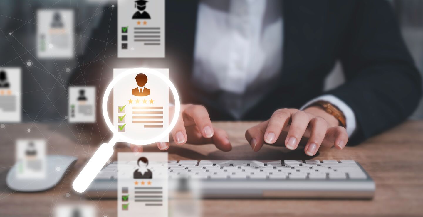 Individuelle avtaler fører til forskjeller mellom medarbeidere i samme organisasjon eller gruppe og har til hensikt å gi fordeler for både medarbeider og arbeidsgiver.  Illustrasjonsfoto av en jobbsøker. (Foto: Shutterstock).