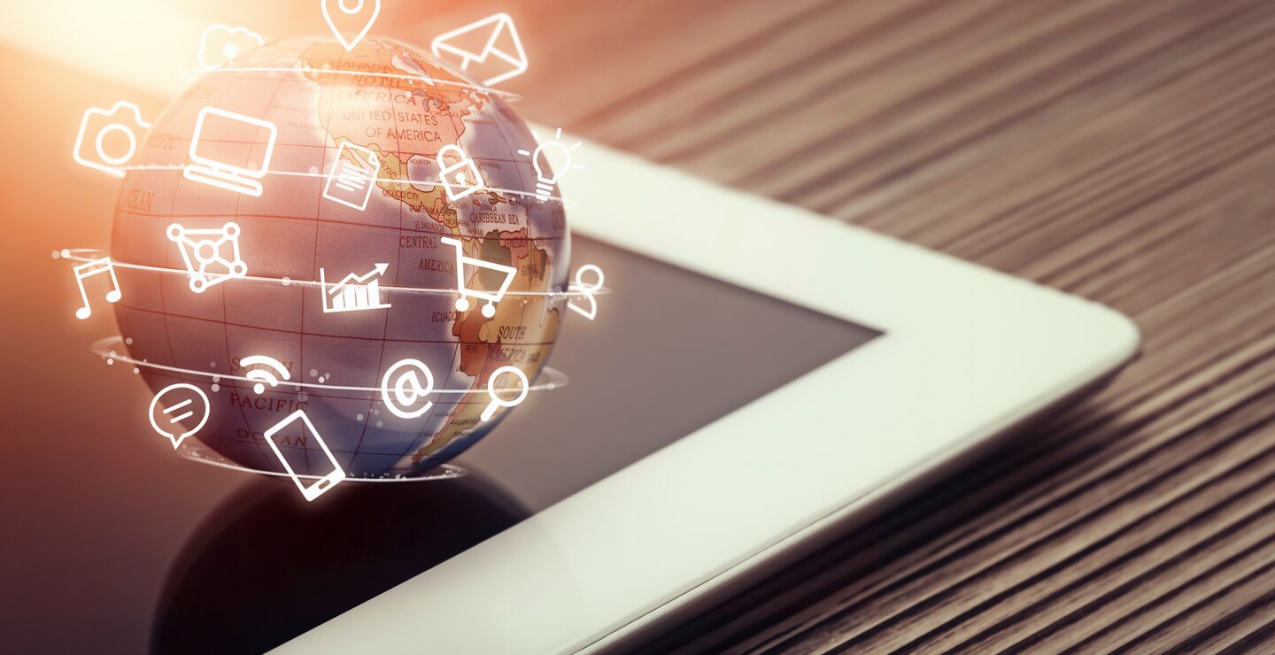 Illustrasjon: digital jordklode på en iPad