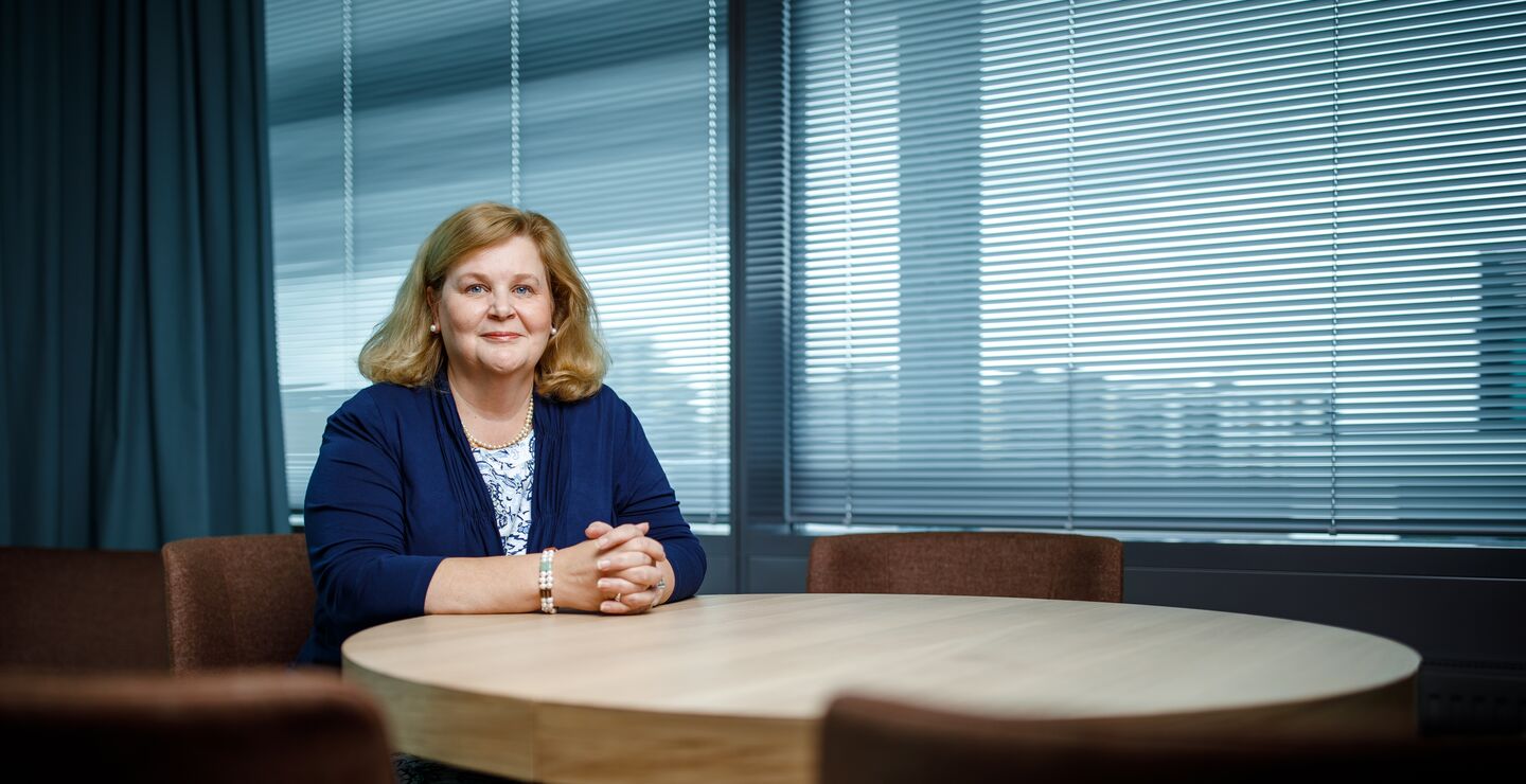 Karen Spens in the presidents office