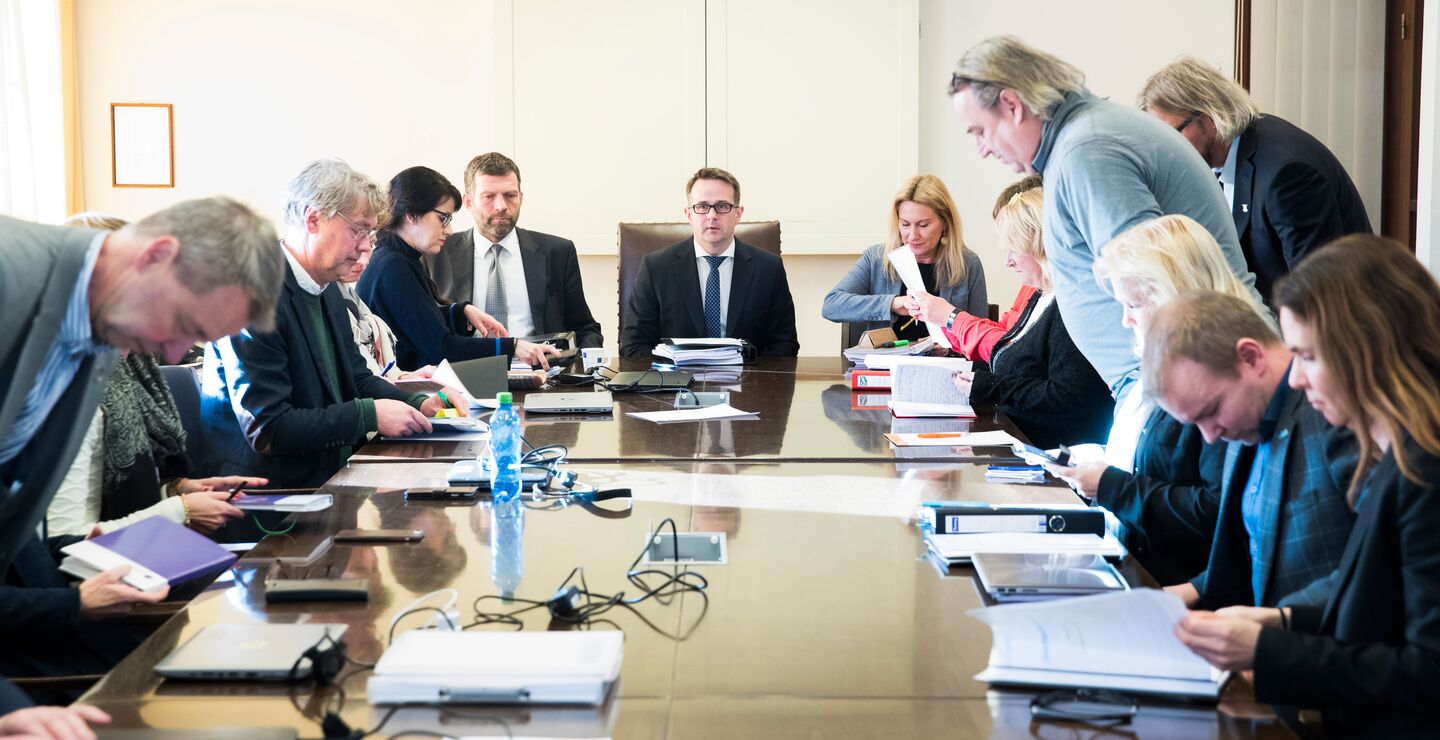 Mats Wilhelm Ruland, together with Edvard Os (t.v.) and Tine Kari Nordengen, will mediate for the Norwegian Rail Federation, Norsk Lokomotivmannforbund and Delta, who meet Spekter in order to reach agreement on the agreement in Bane Nor. (Photo: Håkon Mosvold Larsen / NTB scanpix