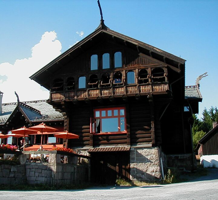 The traditional-style café Frognerseteren