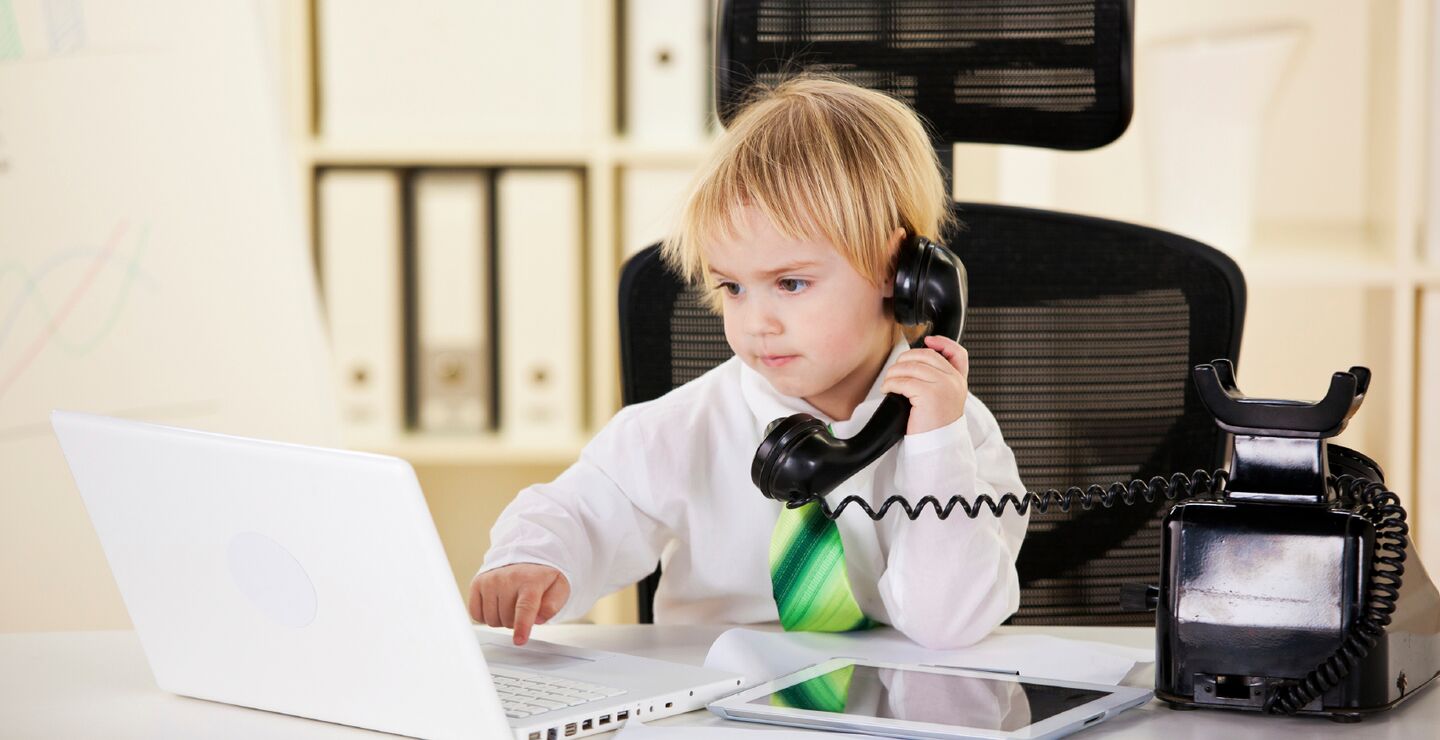 Bruker myndighetene penger som egentlig skulle ha gått til våre barnebarn? Foto: IStock.