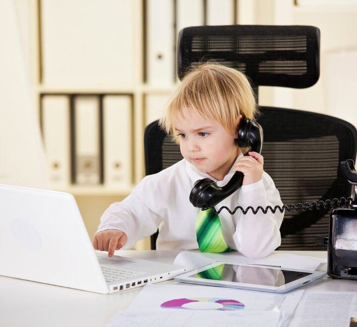 Bruker myndighetene penger som egentlig skulle ha gått til våre barnebarn? Foto: IStock.