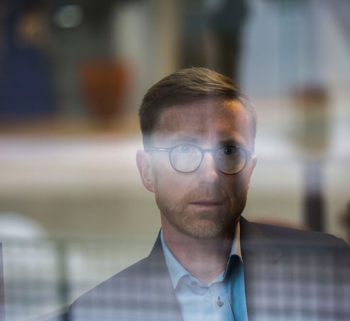 Hvordan vil digitalisering endre markedsføring? Professor Bendik Samuelsen (bildet) har identifisert fem utviklingstrekk. 